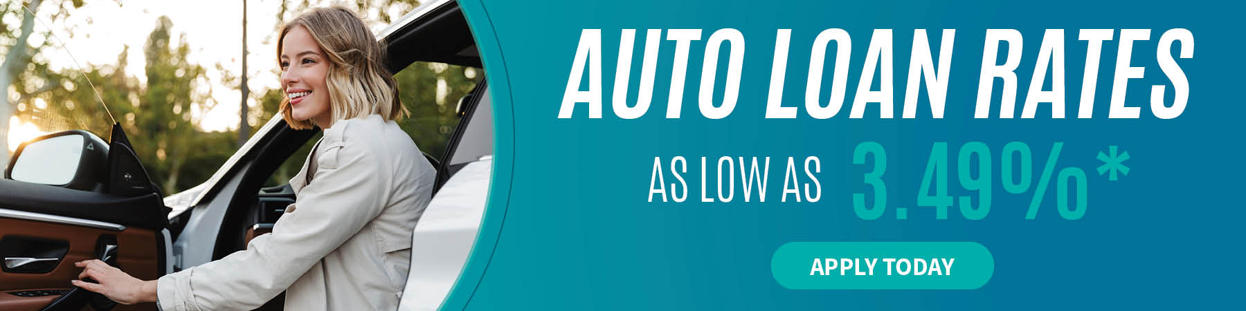 Driver smiling in car promoting low auto loan rates from MTCU