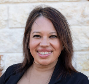 G62A4394_WEBSITE_LORI_MONTOYA